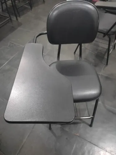 Cadeira Universitária Estofada Preto.