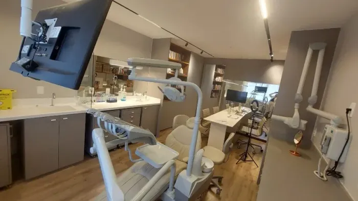 Passo Consultório Odontológico completo de altíssimo padrão no Itaigara, 32m2