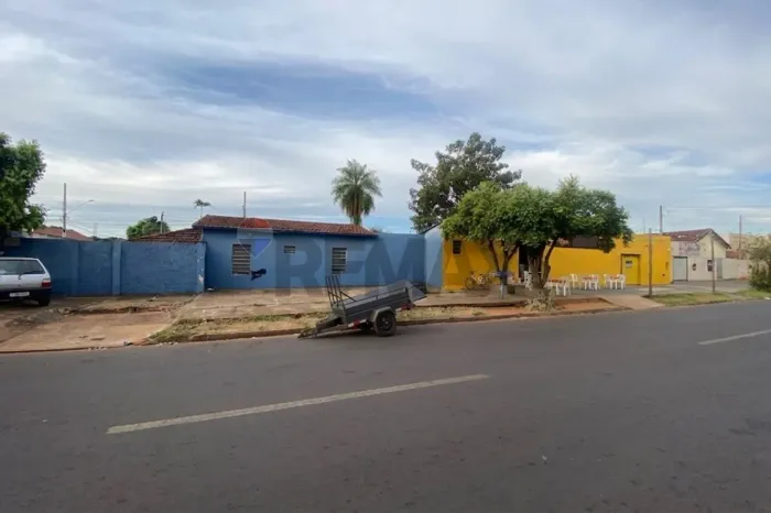 Área Comercial com 4 espaços para estabelecimento no Jardim Paranapunga à Venda