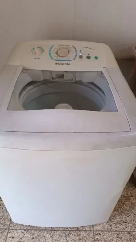 Vendo máquina de lavar Eletrolux 12 kg, muito Conservada. Funcionando tudo. Valor R$750,00