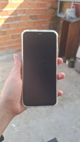 Estou vendendo ou troco por algo, celular ja vem com a capa novinha e a película trocada
