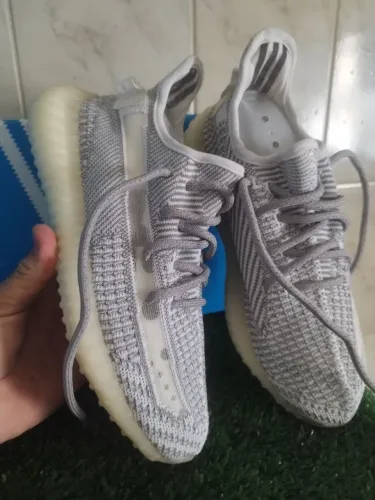 Tênis Adidas yeeezy Tam 35 cinza refletivo 