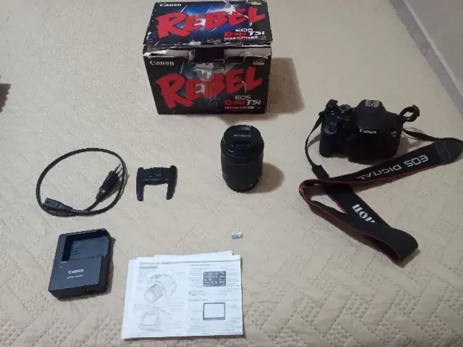 Kit Câmera DSLR Canon EOS Rebel T5i + Lente 18-55mm IS STM + Acessórios