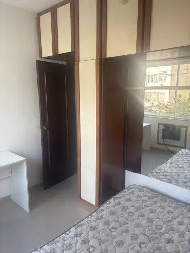 Alugo um quarto no apartamento