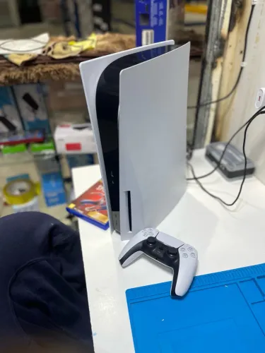 PLAYSTATION 5 COM LEITOR DE DISCO