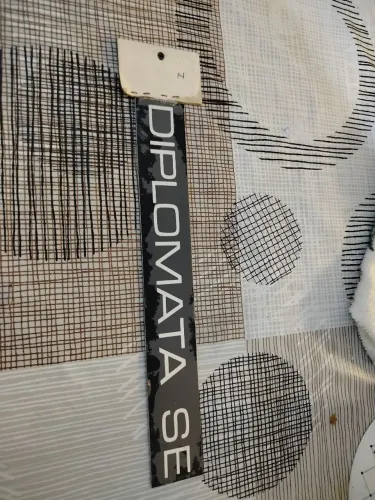 Diplomata se plaqueta