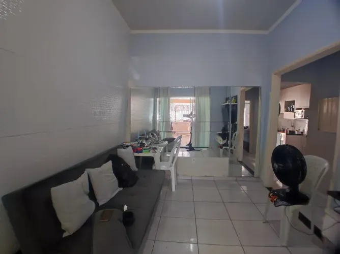 Casa no Guamá térrea entre 14 de abril e castelo com 2/4 sendo um suíte, garagem e quintal