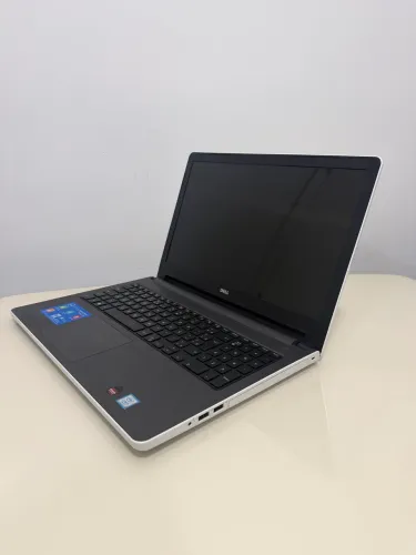 Dell Inspiron 15 Pol. 5566-A60B Intel i5 8GB RAM 244GB SSD Branco 