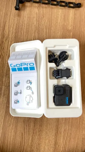 Go Pro Hero com acessórios 