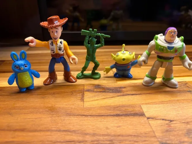 Toy Story brinquedos colecionáveis 4
