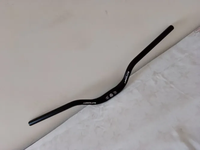 Guidão alumínio MTB Nero Absolute 31.8x720mm, altura 60mm