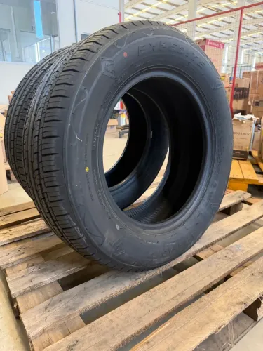 Pneus 235/60 aro 16