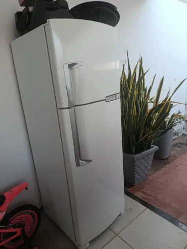 Vendo geladeira funcionando parcial
