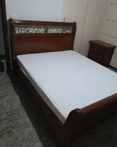 Cama queem. Vintage.Madeira maciça 