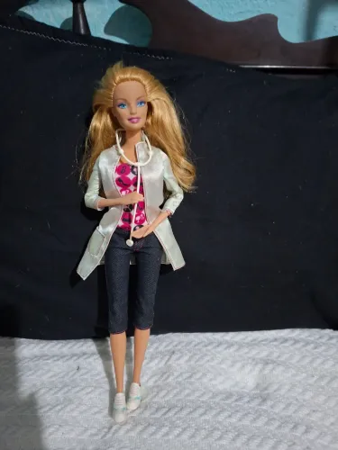 Barbie profissões quero ser veterinária,botão atrás funcionando perfeitamente.