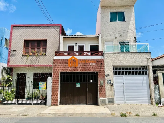 Exclusividade e Localização Estratégica: Casa Duplex na Pereira Filgueiras