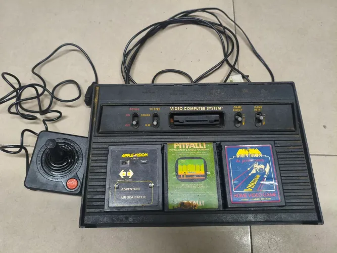 Vendo vídeo game Atari 2600 com 3 fitas