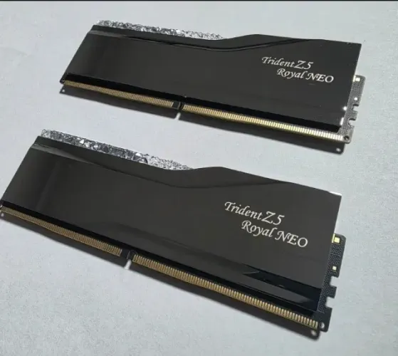 Kit Memória DDR5 G.Skill Trident Z5 Royal Neo RGB 32GB (2x16GB) 6400MHz CL30 EXPO - AMD