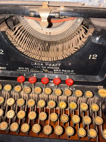 Máquina de datilografia Antiga REMINGTON 