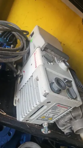 Bomba a vácuo Edwards Rv3