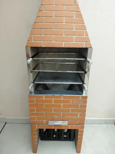 Churrasqueira pré moldada com grelhas