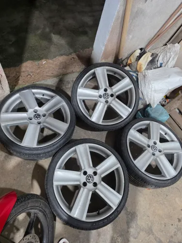 RODAS ARO 18 SAVEIRO CROSS (PNEUS NOVOS)