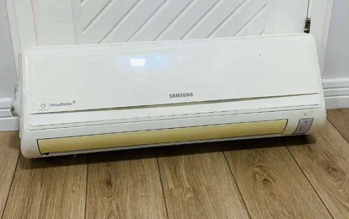 Ar condicionado split Samsung 9000 BTUs 2 quente e frio 220V completo