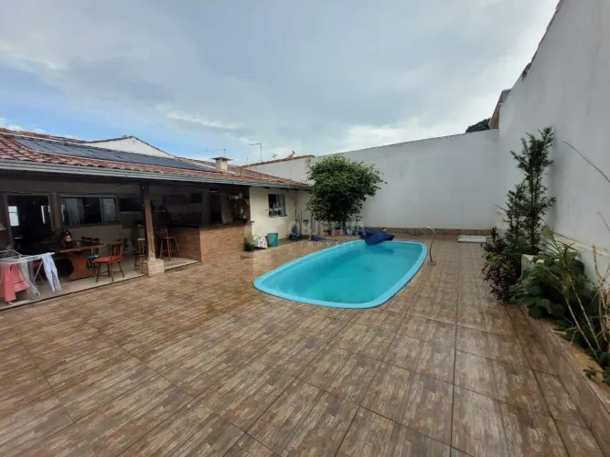 Linda casa no bairro Granada com piscina para aluguel