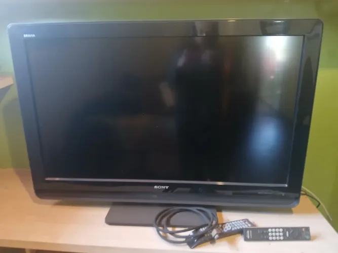 Televisão estragada para conserto ou peças