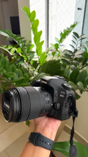 Máquina Canon EOS 80D - Seminova