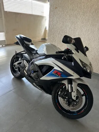 Suzuki SRAD GSX R 750cc pneus novos,bateria nova,revisada 