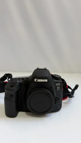 Canon 6D Mark II Full Frame + Lente 50mm f/1.8 STM