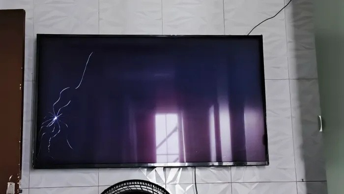 Vendo tv para retirada de peças