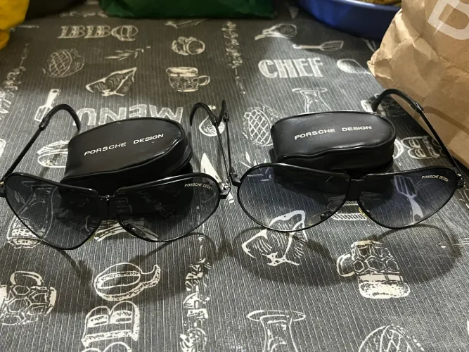 Dois Óculos Porsche Design