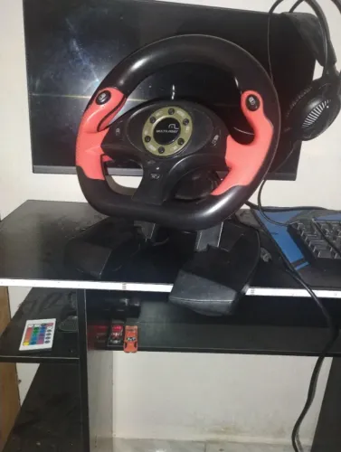 Volante gamer com pedais e câmbio sequêncial