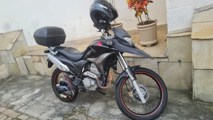 Vendo moto XRE 300 PRETA 2011