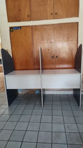 Vendo, Móvel de Escritório, Estação de Trabalho Duplo e Cadeira Longarina 3 lugares 
