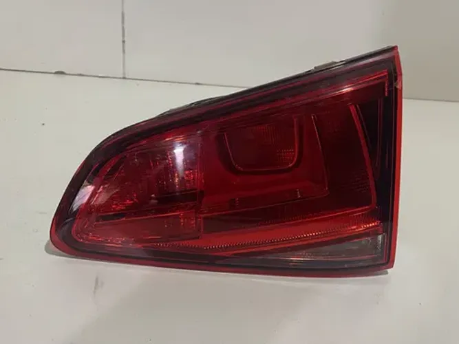 Lanterna Traseira Tampa Direita Vw Golf 2014 2015 Direito/passageiro Vermelho