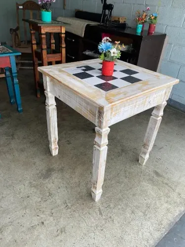 Mesa rustica em madeira maciça com patina envelhecida e cerâmica