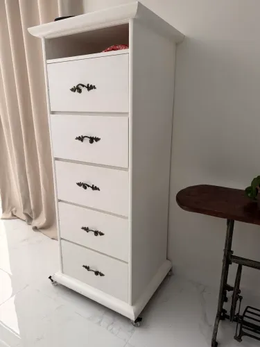 Armário com gavetas 
