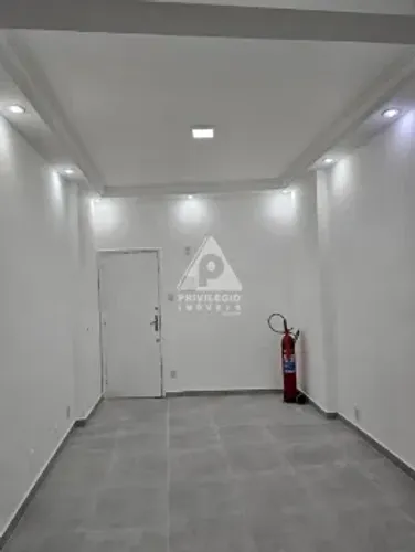 Sala Comercial à Venda no Coração da Tijuca  Praça Saens Peña