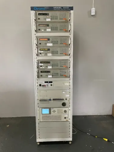 Sistema automático de teste de fontes Chroma 6000