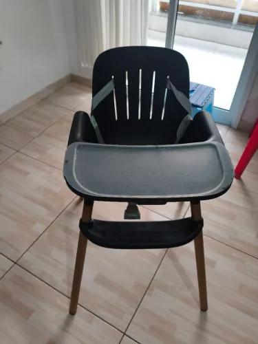 Cadeirinha de alimentação Burigotto Poke
