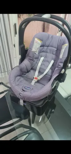 Vendo bebê conforto marca Chicco em ótimo estado.