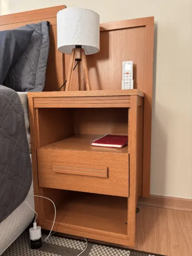 Cabeceira de Cama com 2 Mesas de Cabeceira - Excelente Estado