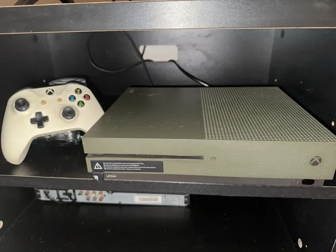 Xbox one S 1TB Military green especial edition