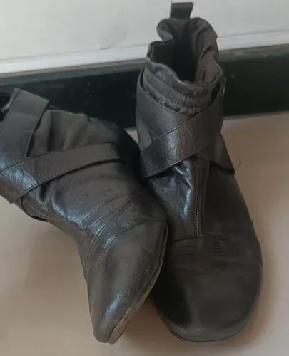 Bota de couro AREZZO