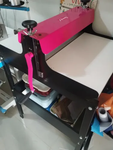 Mesa corte e vinco papelaria de luxo mais 6 facas (aceito troca)