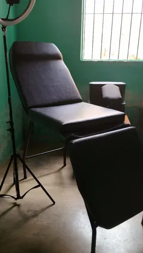 Maca, suporte para braço e tripé com luminária para tattoo e estética.