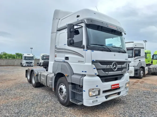 MB Axor 2544S ano 2021 Suspensão de mola.